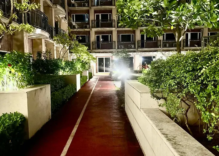 Staycation Near Moa At Monarch ホテル 4*
